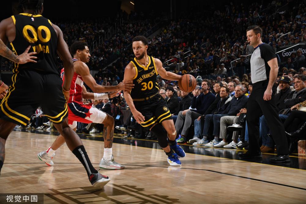 展现出极强 展现出极强